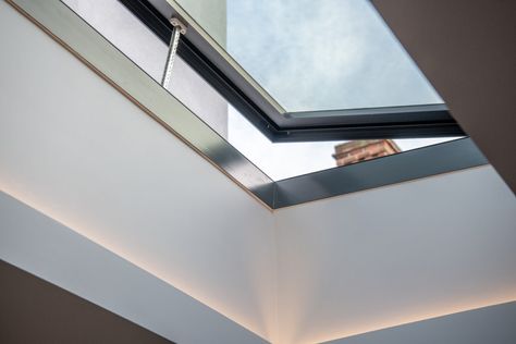 Flat Roof Skylight Windows | Flat Roof Lanterns | Express Bifolds Flat Roof Window Ideas, Roof Lights Flat Roof, Skylight Flat Roof, Flat Roof Lights, Modern Skylights, Flat Roof Skylights, Roof Lanterns, Skylight Glass, Flat Roof Extension