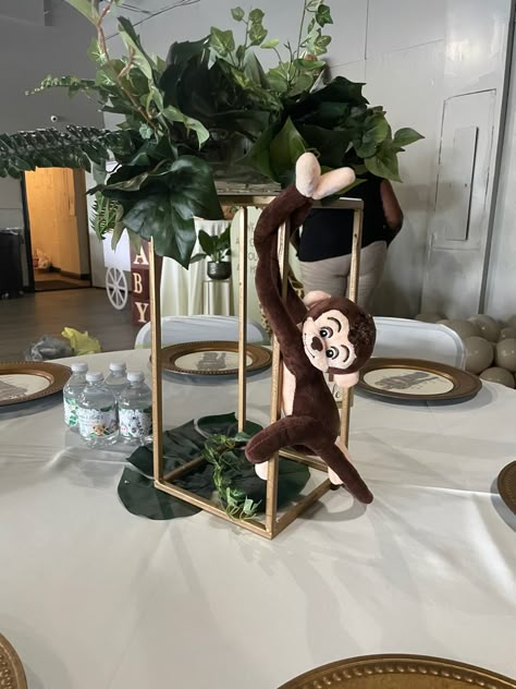 Monkey and vines Safari Centerpieces Baby Shower Ideas, Monkey Baby Shower Ideas, Mimi Birthday Party, Simple Baby Shower Centerpieces, Safari Centerpieces, Safari Baby Shower Decorations, Safari Baby Shower Boy, Baby Shower Safari Theme, Lion King Baby Shower