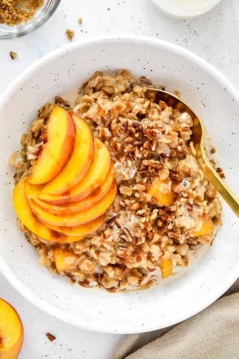 Peaches And Cream Oatmeal, Brown Sugar Peaches, Peach Oatmeal, Instant Oats, Cinnamon Oatmeal, Fresh Peaches, Peaches And Cream, Meal Prep Containers, Coffee Breakfast