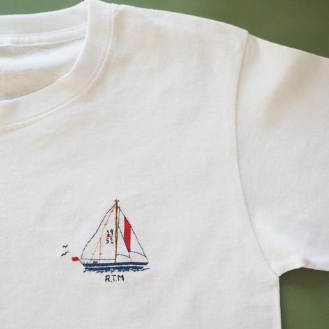 Tshirt Embroidery Ideas, Embroidery Machine Designs, Boat Embroidery, Sailing Embroidery, Sailboat Embroidery, Boat Embroidery Design, Hand Embroidery Sailboat, Sailboat Patchwork Sweatshirt, Embroidered Sailboat