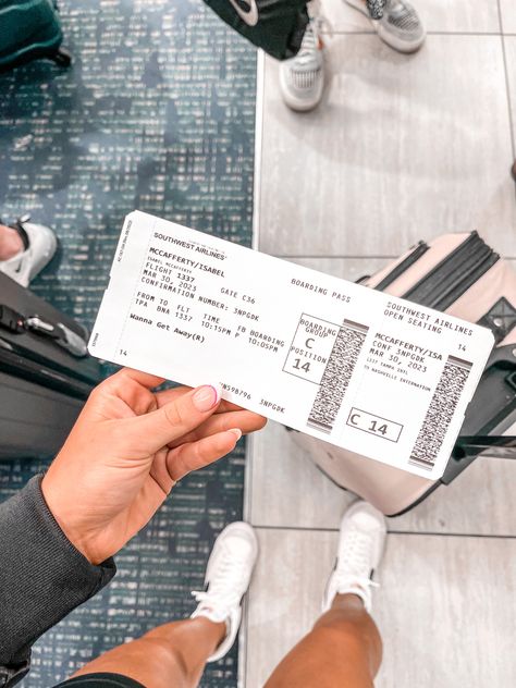 Ticket Flight Aesthetic, Boarding Pass Aesthetic, Aesthetic Travel Airport, Airport Boarding Pass Aesthetic, Solo Travel Aesthetic Airport, Travel The World Aesthetic Airplane, Pass Photo, Flight Reservation, Southwest Airlines