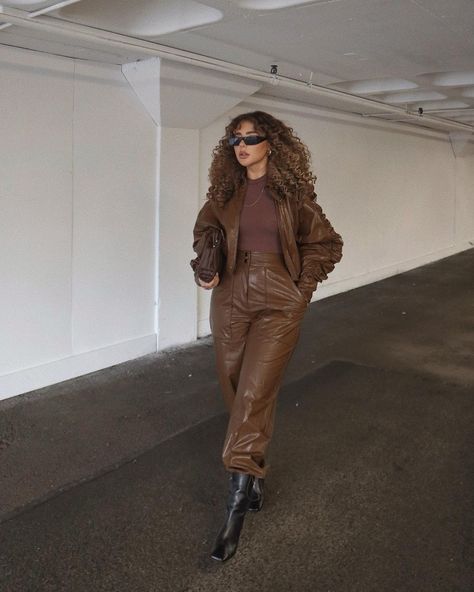 Brown Monochrome Outfit, Chocolate Outfit, Ellie Beatrice Joslin, Monochromatic Outfit, Blurred Lines, Monochrome Outfit, Street Style Edgy, Brown Outfit, Color Cafe