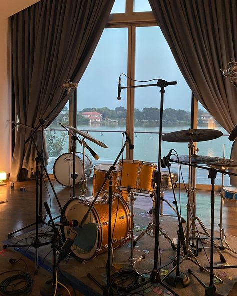 Drum Studio Design, Drum Kit Aesthetic, Drum Set Aesthetic, Drum Studio, Drums Studio, Studio Vibes, Store Architecture, Drum Room, Home Music Rooms