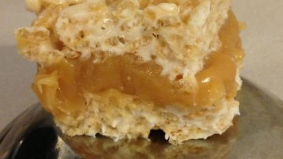 Caramel Rice Krispies Bars Recipe - Genius Kitchen Caramel Rice Krispies, Rice Crispy Bars, Christmas Rice, Rice Krispie Bars, Krispies Treats, Rice Crispy Treats, Bar Recipes, Crispy Treats, Rice Krispie