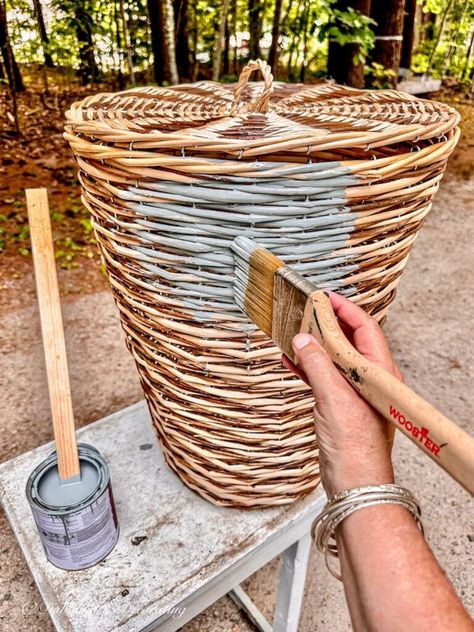 Laundry basket DIY with lid with someone painting it a blue gray color. Painting A Basket, Repurposed Baskets, Large Basket Decor Ideas, Floor Basket Decor Ideas, Laundry Basket Diy, Painting Wicker Baskets, Painted Wicker Baskets, Someone Painting, Paint Wicker Basket