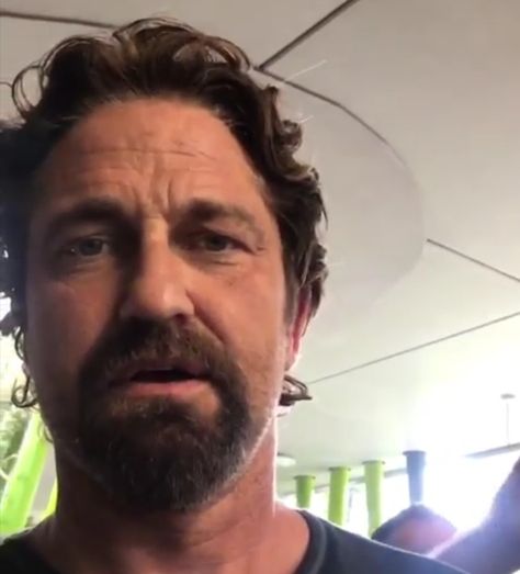 Gerard Butler July 2017 in Berlin Zoo Gerard Butler Video, Gerard Butler Selfie, Gerrard Butler, Gerald Butler, Actor Gerard Butler, Tyler Hynes, Nike Wallpapers, Galaxy Wallpapers, Cool Galaxy Wallpapers