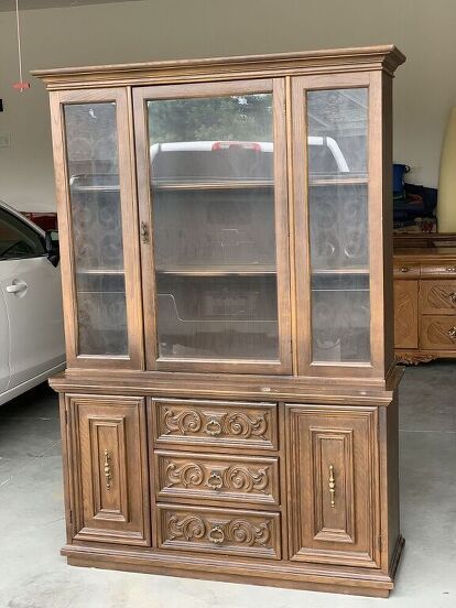 Check out this cheap hutch makeover furniture flip project. The before and after will inspire you to run out to our flea market and pick one up. Perfect for your living or kitchen decor idea on a budget. #hometalk Upcycle Old Bookshelf, Painting Ornate Furniture, Ornate Furniture Makeover, Painted China Cabinet Ideas, Antique Hutch Makeover, China Cabinet Redo, China Cabinet Makeover, Bookcase Makeover, Diy Furniture Makeover Ideas