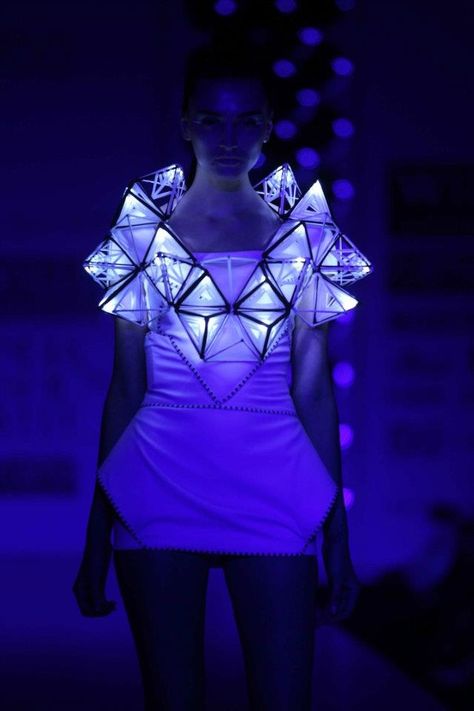 e-textiles Tech Inspired Fashion, Technology Inspired Fashion, Lilypad Arduino, Pankaj And Nidhi, Haute Couture Style, E Textiles, Led Clothing, Extreme Fashion, Sculptural Fashion