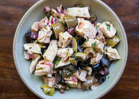 Mediterranean Style Chicken, Mediterranean Chicken Salad, Salad With Olives, Salad Recipes Video, Chicken Salad Recipe, Mediterranean Chicken, Salad Recipes For Dinner, Diet Vegetarian, Simply Recipes