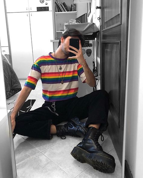 E Boy Aesthetic Outfit, E Boy Outfits, Goth Lookbook, Boys Aesthetic Outfits, 90s Emo, Teen Boy Outfits, Outfits Hombre, Soft Boy, Queer Fashion