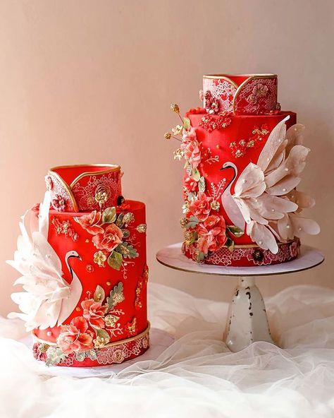 Amazingly gorgeous! Hands down for the best cheongsam cake ✨✨✨💕 ⁠⠀ Credi Wedding Decoration Checklist, Chinese New Year Cake, Chinese Cake, Chinese Wedding Decor, Asian Cake, New Year's Cake, Chinese Tea Ceremony, Gateaux Cake, Gorgeous Cakes