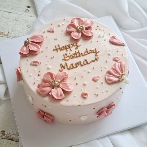 Gökkuşaği Pasta, Tårta Design, Birthday Cake For Mom, Pastel Cakes, Simple Cake Designs, Mini Cakes Birthday, Cake Decorating Frosting, Creative Birthday Cakes, Beautiful Birthday Cakes