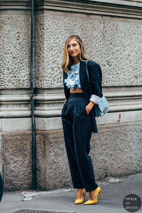 Milan SS 2019 Street Style: Jenny Walton - STYLE DU MONDE | Street Style Street Fashion Photos Jenny Walton Jenny Walton, Soft Feminine Outfits, Giovanna Battaglia, Anna Dello Russo, Model Street Style, Estilo Chic, Looks Street Style, Sarah Jessica Parker, Alexa Chung