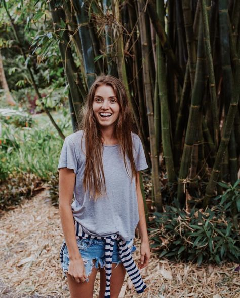 Sarah Lemkus Sarah Lemkus, Vegan Vibes, Brown Hair Inspo, You Are So Beautiful, Online Closet, Simple Shirts, You Are Beautiful, What You Think, Vegan Food