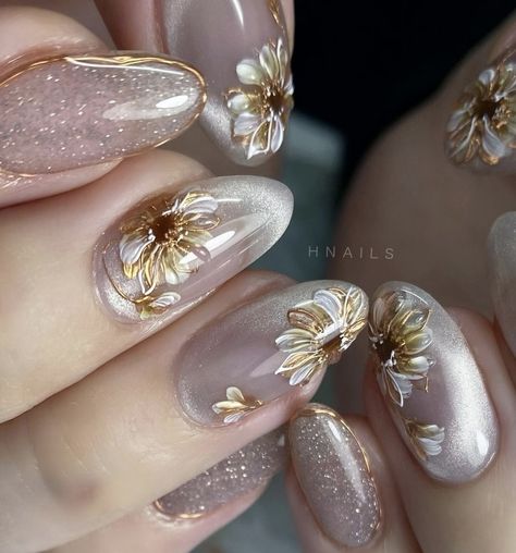 Holi Stickers, Gold Floral Nails, Gold Sparkle Nails, Nail Gold, Asian Nails, Vintage Nails, Fancy Nails Designs, Cute Nail Art Designs, Cute Acrylic Nail Designs