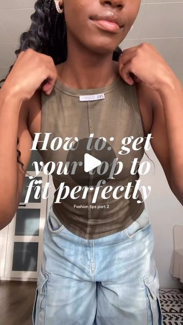 Saem🧸🎧| fashion & beauty on Instagram: "I love how neat the back looks😍 usually there's a bump on the back of my shirt if I try and make it tighter but this is so clean✨ this also works on dresses! how do you guys like this tip?☀️ #fashionhack #styletip" How To Make Your Shirt Fit Tighter, How To Make A Shirt Fit Tighter, How To Make Shirts Fit Tighter, How To Make Your Shirt Tighter, Make Shirt Tighter, How To Make Shirt Tighter, How To Make A Shirt Tighter, Clothes Tricks, Shirt Hacks