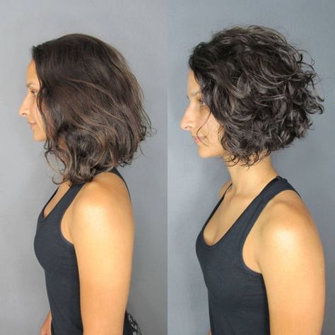 Short Wavy Inverted Bob Hairstyle Edgy Bob Hairstyles, Concave Bob Hairstyles, Bob Pendek, Short Curly Bob Hairstyles, Angled Bob Hairstyles, Inverted Bob Hairstyles, Stacked Bob Hairstyles, Short Wavy Bob, Bob Hairstyles For Thick