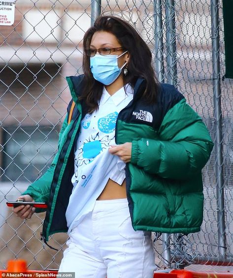 Bella Hadid Puffer Jacket, Tnf Nuptse Outfit, Big Jackets, Turkey Clothes, Fashion Baddie, Puffer Outfit, Iv Drip, Snow Time, Nuptse Jacket