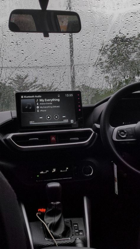 #rainy #aesthethic Rainy Car Snapchat Stories, Rainy Car Snap, Rainy Car Ride Aesthetic, Rainy Day Aesthetic Instagram Story, Rainy Car Ride, Driving Inspiration, Rainy Drive, Car Aesthetic Interior, Rain Sleep