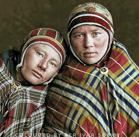 Sami Culture, Norwegian People, Sami People, Polish Clothing, Touching Photos, Pale Face, Textile Inspiration, Unique Faces, Book People