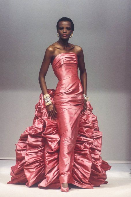 DvilCouture on X: "Jean Louis Scherrer Spring Summer 1993 Couture https://t.co/mgFf9Ryttx" / X Jean Louis Scherrer, 90s Fashion Women, 90s Runway Fashion, Original Supermodels, Gala Dresses, Black Women Fashion, Fashion Images, Glam Fashion, Celebrity Outfits