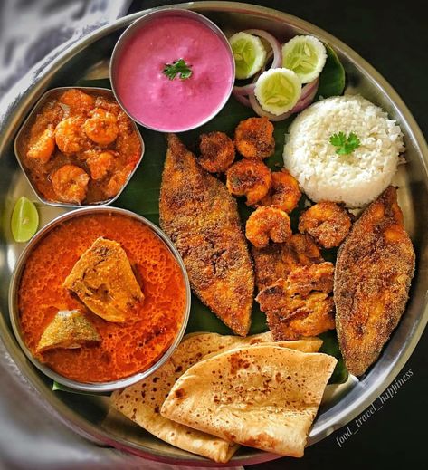 Curry Prawns, Kerala Snacks, Tiffin Ideas, Prawns Curry, Tamil Food, Kids Charity, Platter Food, Prawns Fry, Variety Food