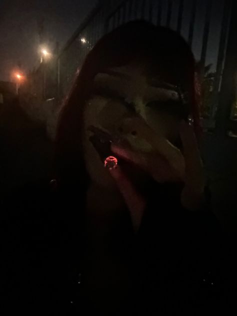 Smoker Picture Ideas, Aesthetic Pfp Instagram Grunge, Briana Core, Hood Pfp, Finsta Ideas, High Pics, Amy Winehouse Style, Best Wallpaper Hd, Pfp Profile