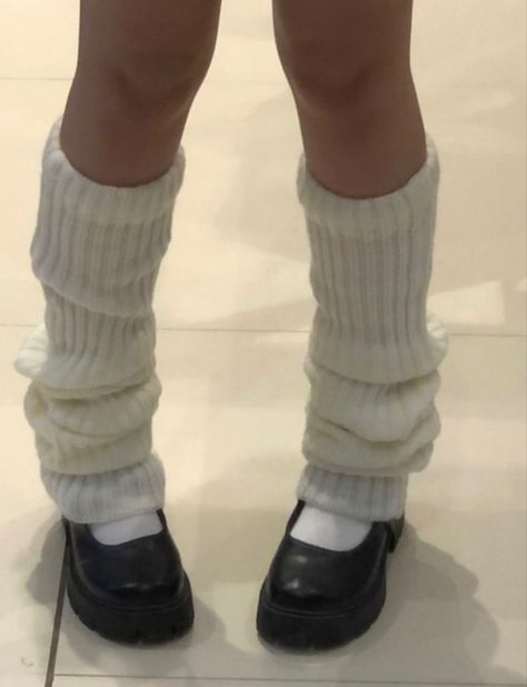 Loose Socks Outfit, Leg Warmers Coquette, Mary Janes Aesthetic, Leg Warmers Aesthetic, Outfits With Mary Janes, Leg Warmers Outfit, Aesthetic Socks, Loose Socks, Socks Aesthetic