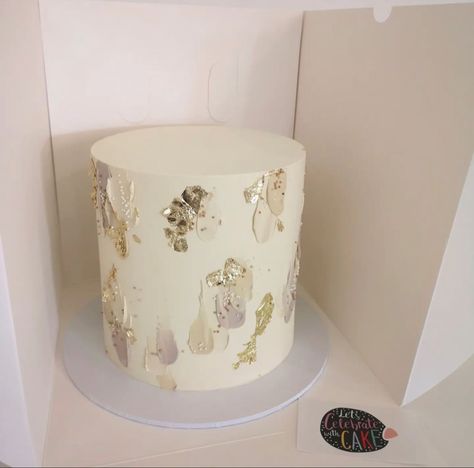 Gold And Silver Cake Ideas, 32nd Birthday Cake For Women, White And Gold Smash Cake, Cream And Gold Cake, Beige Birthday Cake, Neutral Birthday Cake, White And Gold Birthday Cake, White Cake Design, Beige Cake