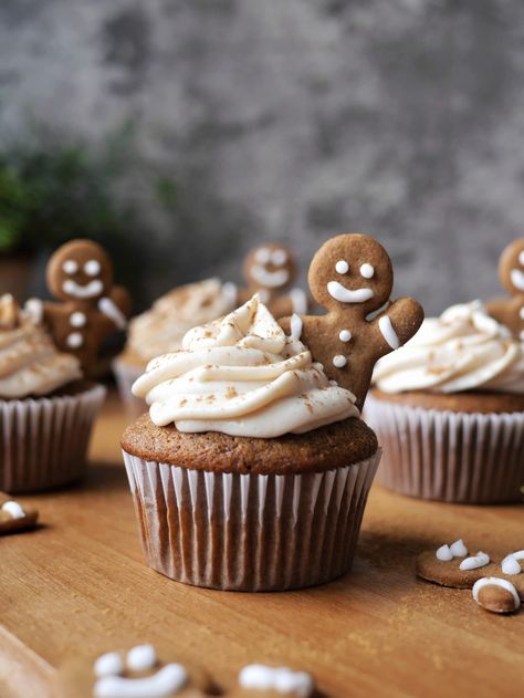 Gingerbread Cupcakes With Cream Cheese Frosting, Gingerbread Cupcakes Cream Cheese Frosting, Ginger Bread Dessert Ideas, Ginger Cream Cheese Frosting, Moist Gingerbread Cupcakes, Spiced Cream Cheese Frosting, Spice Cake Cupcakes Recipes, Ginger Cupcakes Recipe, Gingerbread Cupcakes Recipe