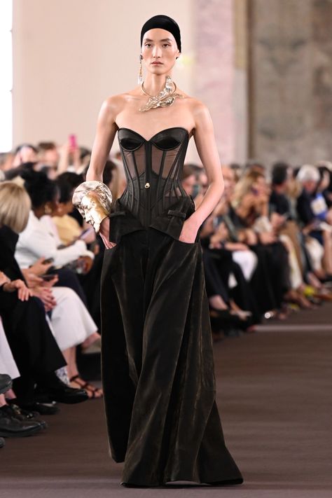 Schiaparelli Couture Fall 2023 Schiaparelli Fall 2023 Couture, High Fashion Runway Outfits 2023, Project Runway Outfits, Schiaparelli 2024 Haute Couture, Couture Suit Women, High Fashion Sketches, Couture Fashion 2023, High Fashion Runway Outfits, 2023 Runway Fashion