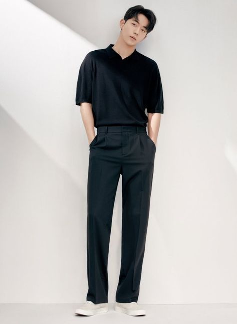 Polo Outfit Men Korean, Mens Outfits Streetwear, Polo Outfit Men, Korean Street Fashion Men, Asian Men Fashion, Polo Outfit, Minimalist Fashion Men, Mens Photoshoot Poses, Smart Casual Men