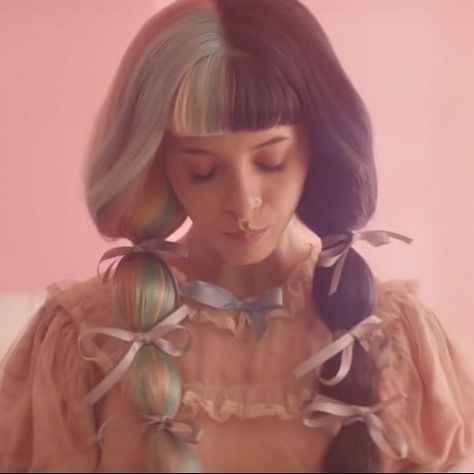 Melanie Martinez Outfit Ideas, Melanie Martinez Makeup, Melanie Martinez Outfits, K-12 Melanie Martinez, Melanie Martinez Concert, Concert Hairstyles, Hair School, Pastel Goth Fashion, All Hairstyles