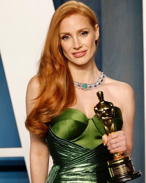 Couture is Beyond on Twitter: "Jessica Chastain in custom Gucci at the Vanity Fair #Oscars Party… " Jessica Chastain Oscar, F Men, Camila Morrone, Red Carpet Look, Vanity Fair Oscar Party, Warm Spring, Jessica Chastain, Great Women, Bucky Barnes