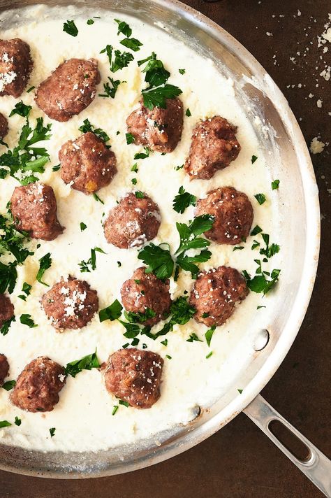 Tender Italian Meatballs in Alfredo Sauce Meatballs In Alfredo Sauce, Alfredo And Meatballs, Meatballs With Alfredo Sauce, Meatball Alfredo, Meatballs Alfredo, Alfredo Meatballs, Moist Meatballs, Family Dinner Recipe, Creamy Alfredo Sauce