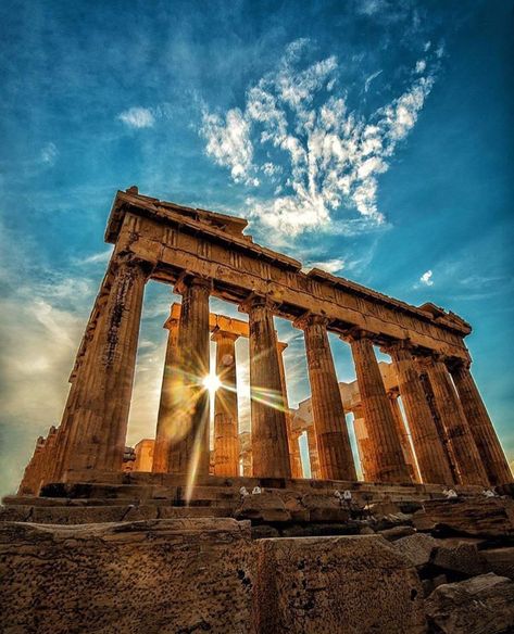 Discover 15 must-see attractions in Athens, from historical landmarks to hidden gems, for an unforgettable experience. Parthenon Athens, Greece Architecture, Greece Culture, Architecture Antique, Instagram Community, Tattoos Men, Athens Acropolis, Nature Architecture, Swiss Roll