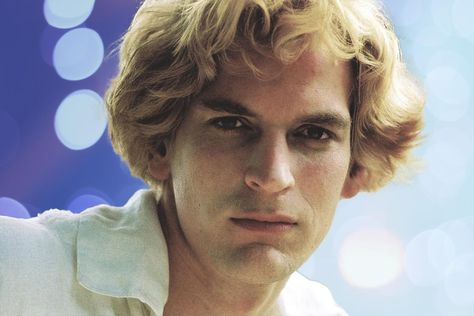 Julian Sands Had Movie Star Looks, But The Body of Work He Leaves Behind Defiantly Resists The Classification Of Stardom | Decider Julian Sands, Sherilyn Fenn, Mad Monk, Ken Russell, Gabriel Byrne, Woman Singing, Most Handsome Actors, Mary Shelley, William Blake