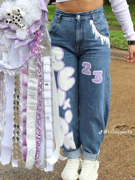 Custom Grad Pants, Hoco Overalls Seniors Purple, Homecoming Jeans Blue And Gold, Graduation Pants Design, Custom Grad Jeans, Hoco Spirt Jeans, Junior Jeans Painted, Class Of 2023 Jeans, Painted Graduation Pants