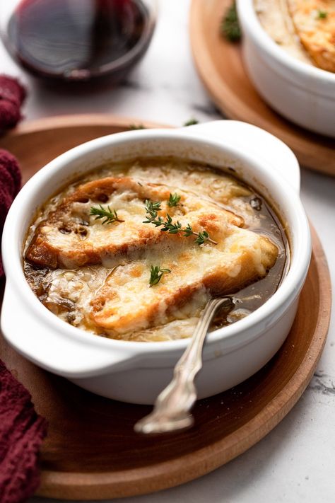 Cozy up with a rich, decadent bowl of Vegetarian French Onion Soup. It's just as savory and satisfying as the classic version - you won't miss the beef broth with this umami-loaded, super flavorful broth and everyone's favorite cheesy bread topping. Soup With Bread, Vegetarian French Onion Soup, Crockpot French Onion Soup, Onion Soup Recipe, Cozy Soup, French Onion Soup Recipe, Onion Soup Recipes, Comfort Soup, Savory Soups