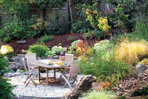 49 Landscaping Ideas with Stone | Sunset Magazine Backyard Gravel, Paving Stone Patio, Circular Patio, Gravel Patio, Landscape Stone, Outdoor Dining Room, Gravel Garden, Beautiful Patios, Have Inspiration