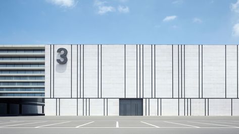 Gmp Architekten - Von Gerkan, Marg und Partner, Christian Gahl · Lianyungang Industrial Exhibition Center Factory Architecture Design, Factory Facade Design, Warehouses Architecture, Industrial Building Design, Warehouse Facade, Warehouse Exterior Design, Factory Facade, Warehouse Architecture, Industrial Facade