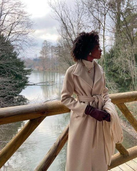 Black Femininity, Black Luxury, Old Money Style, Feminine Aesthetic, Light Academia, Old Money Aesthetic, Winter Aesthetic, Rich Girl, Black Is Beautiful