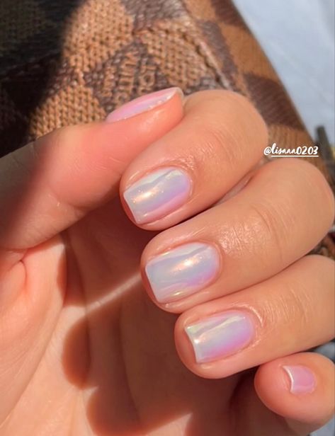 Iredesent Nails Short, Short Square Iridescent Nails, Opal Nails Short, Irredescent Nails Light Pink, Light Pink Chrome Nails Short Square, Iridescent Dip Powder Nails, Iridescent Short Nails, Opalescent Nails White, Light Pink Holographic Nails