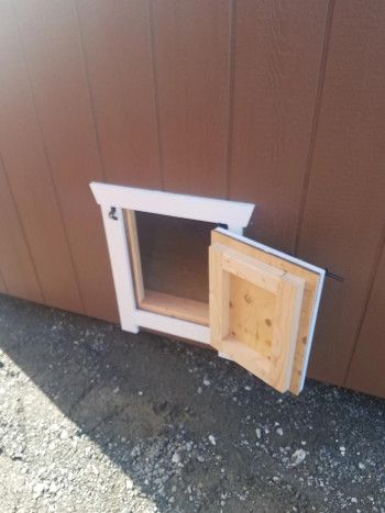 Chicken Run Door Ideas, Chicken Door Ideas, Chicken Coop Door Ideas, Chicken Run Door, Chicken Coop Doors, Simple Chicken Coop Plans, Chicken Coop Shed, Chicken Brooder Box, Easy Diy Chicken Coop