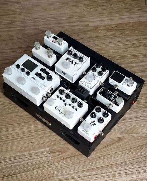 The Rig Snap (@therigsnap) • fotos e vídeos do Instagram Pedalboard Ideas, Guitar Pedal Boards, Pedal Boards, Bass Pedals, Guitar Rig, Pedal Board, Guitar Pedal, Guitar Gear, Guitar Pedals