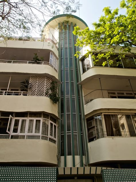 Apartment Building Architecture, Art Deco Exterior, Art Deco Houses, Art Deco Homes, Homes Architecture, Art Deco Apartment, Streamline Moderne, Deco Architecture, Hercule Poirot