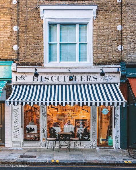 Sketching Buildings, Buildings To Draw, Urban Watercolor, Watercolor Houses, Bakery Store, Cosy Vibes, European Doors, Shop Facade, Cute Store