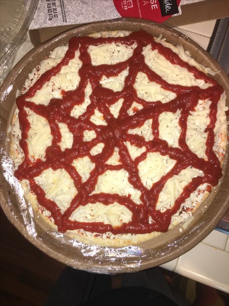 Spider Man Snacks, Spiderman Themed Snacks, Spiderman Birthday Aesthetic, Spider Man Pizza, Spidey Snacks, Spider Man Food Ideas, Spider Man Food, Spiderman Pizza, Spiderman Food