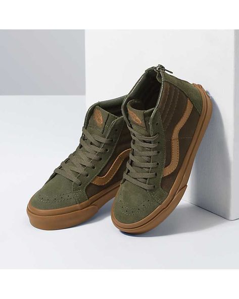 Men Fashioned Boots | Winter Sneakers for Men https://youtu.be/pSOOmXnTqaU?si=AeU_qOIsHgFTUuS2 Country Boy Shoes, Casual Mens Sneakers, Mens Going Out Shoes, Neutral Sneakers Men, Mens Vintage Shoes, Mens Shoes Fashion, Green Shoes Aesthetic, Mens Style 2024, Mens Rugged Style Outdoors