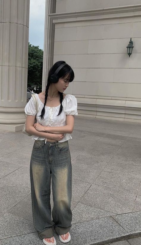 Jeans Outfit Korean, Fits Aesthetic, Fashion Fits, Casual Style Outfits, Cute Casual Outfits, Look Fashion, Aesthetic Clothes, Pretty Outfits, Fashion Inspo Outfits